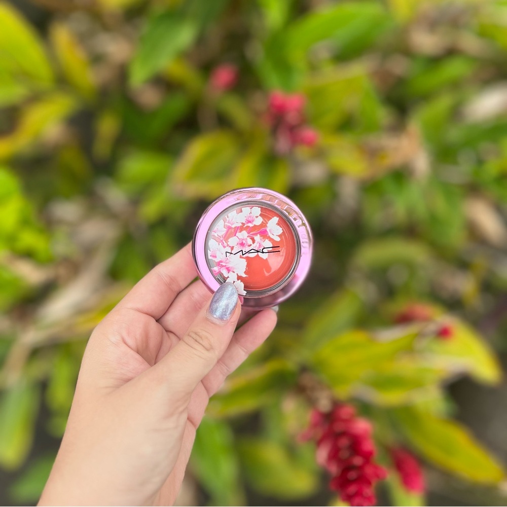 NWOT MAC Cosmetics Limited Edition Glow Play Blush • Peaches ‘N Dreams
